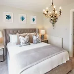 Host & - Prospect Hill *