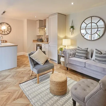 Host & - Prospect Hill Whitby