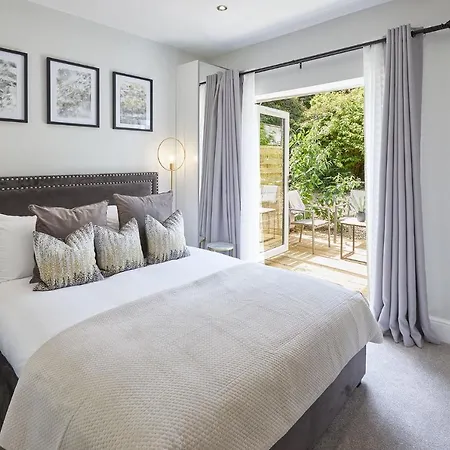 Host & - Prospect Hill Whitby