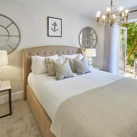 Host & - Prospect Hill